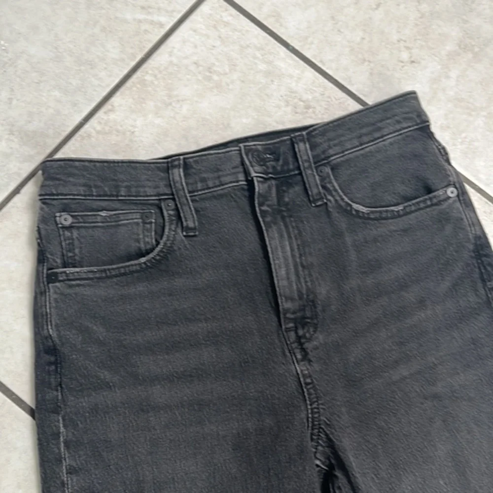 Madewell The High-Rise Slim Boyjean in‎ Caton Wash: Ripped-Knee Edition